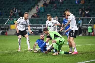 Legia chce pożegnać się z tym piłkarzem! Może zostać w Ekstraklasie