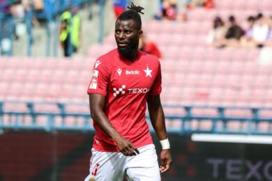 Ligowy rywal zgłosił się po piłkarza Wisły. Biała Gwiazda ma jasne podejście