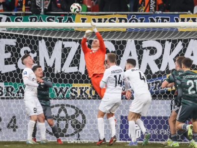 Transfer wewnątrz Ekstraklasy stał się faktem. Trzyletni kontrakt