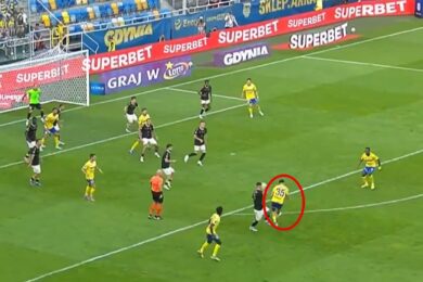 20-latek wszedł do Ekstraklasy razem z drzwiami. “Jedno z objawień” [WIDEO]