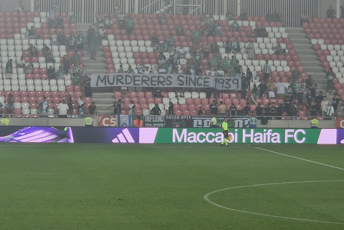 Transparent kibiców Maccabi Hajfa