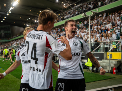 Legia w dogrywce przypieczętowała awans do LK. Ziółkowski wyleciał z boiska [WIDEO]