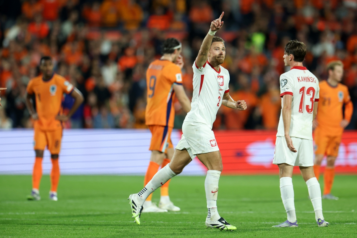 Matty Cash celebrujący bramkę w meczu reprezentacji Polski z Holandią