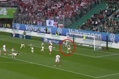 Ależ błąd Kamila Grabary! Mógł tylko rozłożyć ręce [WIDEO]