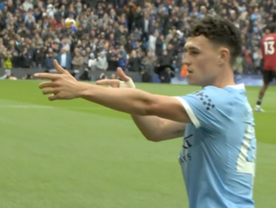 Manchester jest niebieski. Tak przebiegały derby! [WIDEO]
