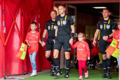 Polski sędzia zadebiutuje w Lidze Mistrzów! UEFA ogłosiła