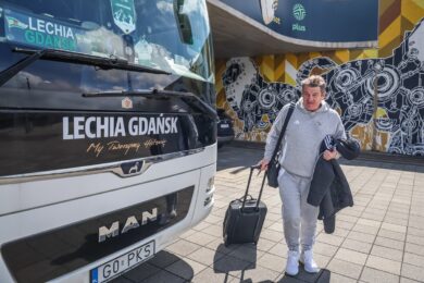 Skandal po Derbach Pomorza. Wandale zniszczyli autokar Lechii