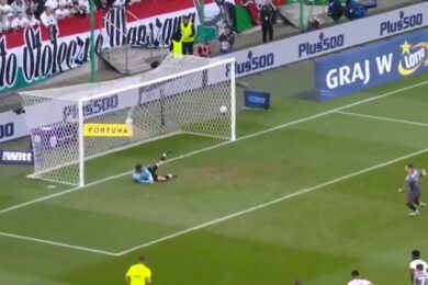 Legia goni ligową czołówkę. Zdecydował rzut karny [WIDEO]