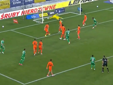 Leonardo Rocha z golem dla… Radomiaka! Kuriozalny samobój [WIDEO]