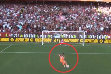 Lewandowski nie strzelił karnego! Co za pudło! [WIDEO]