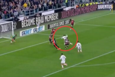 Bez bramek w derbach Włoch! Napastnik poślizgnął się w polu karnym! [WIDEO]