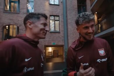 Robert Lewandowski przywitał się z Kacprem Tobiaszem! Bramkarz Legii wypalił!