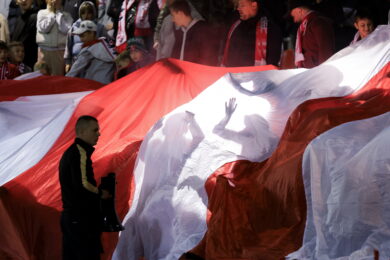 Wypłat nie ma, a awans ma być. Piłkarze grożą: “odejdziemy”