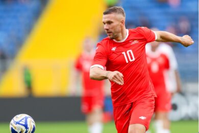 Podolski zagrał w polskiej koszulce. Padło pytanie: a co na to Niemcy?