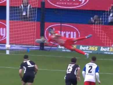 Kamil Grabara broni rzut karny! “Wielki moment” [WIDEO]