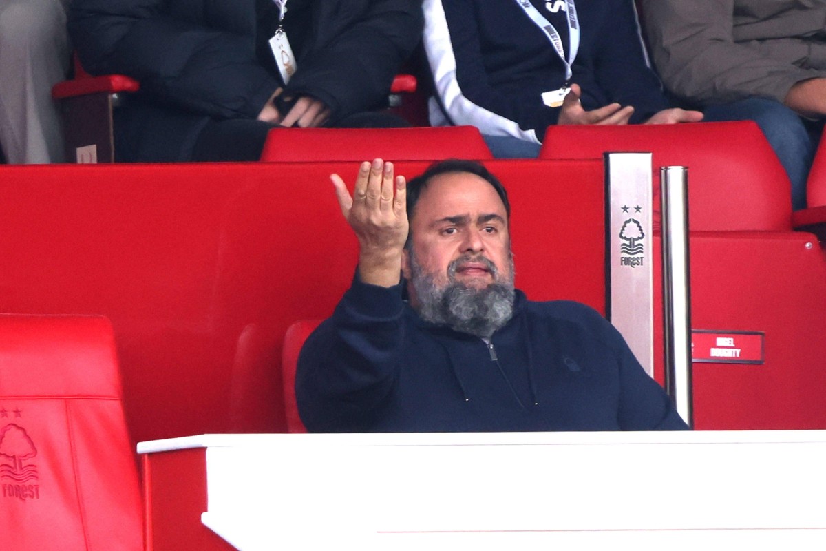 Właściciel klubu z Premier League splunął w stronę sędziego! To tylko jeden z jego wybryków