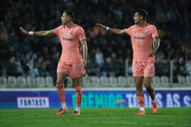 FC Porto wygrywa rzutem na taśmę. Asysta Kiwiora, pech Bednarka [WIDEO]