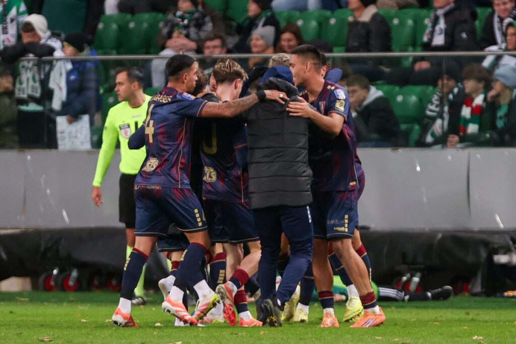 Pogoń Szczecin chce wzmocnić zespół. Na radarze piłkarz lidera Ekstraklasy!