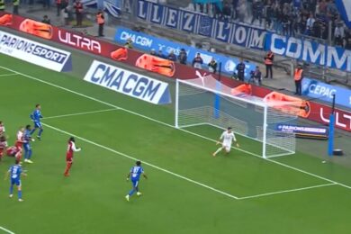 Koszmarny błąd polskiego bramkarza w meczu z uczestnikiem LM! [WIDEO]