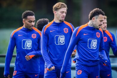 Kolejny problem Holendrów. Drugi piłkarz opuszcza zgrupowanie