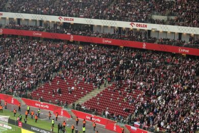 Kibice opuścili stadion! Pustki na Narodowym!