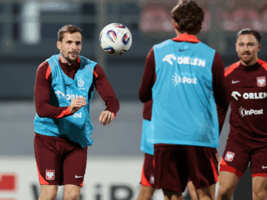 Ten piłkarz może być ważnym ogniwem kadry. „Nie dał Urbanowi wyboru”