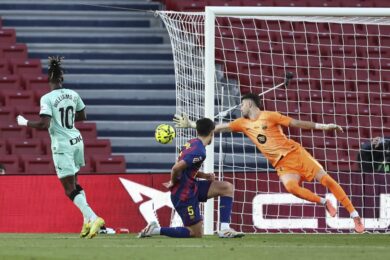 Garcia zastąpił Szczęsnego w bramce Barcy. Tak nazwały go media