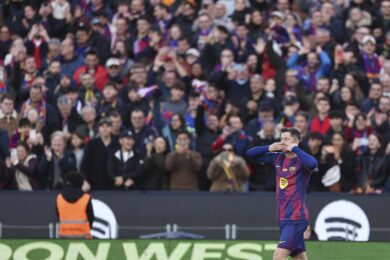 Lewandowski wrzucił zdjęcie. Cash skomentował jedną „emotką”