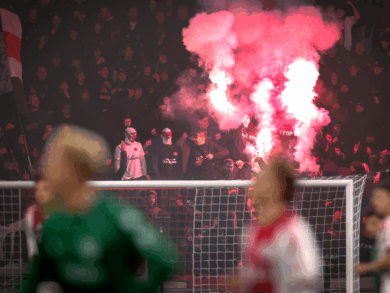 Skandal w lidze holenderskiej! Mecz odwołany, sceny w Amsterdamie [WIDEO]