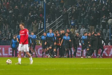 SENSACJA! Trzecioligowa Zawisza wyrzuciła Wisłę z Pucharu Polski! Demolka [WIDEO]