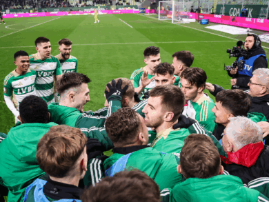 Zaczynali sezon z ujemnymi punktami, są poza strefą spadkową. Tak John Carver zbudował maszynę!