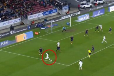 Ależ zwrot akcji w Ekstraklasie. Niesamowity centrostrzał! [WIDEO]