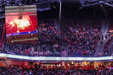 Race i gęsty dym na stadionie w LM. UEFA może być bezwzględna