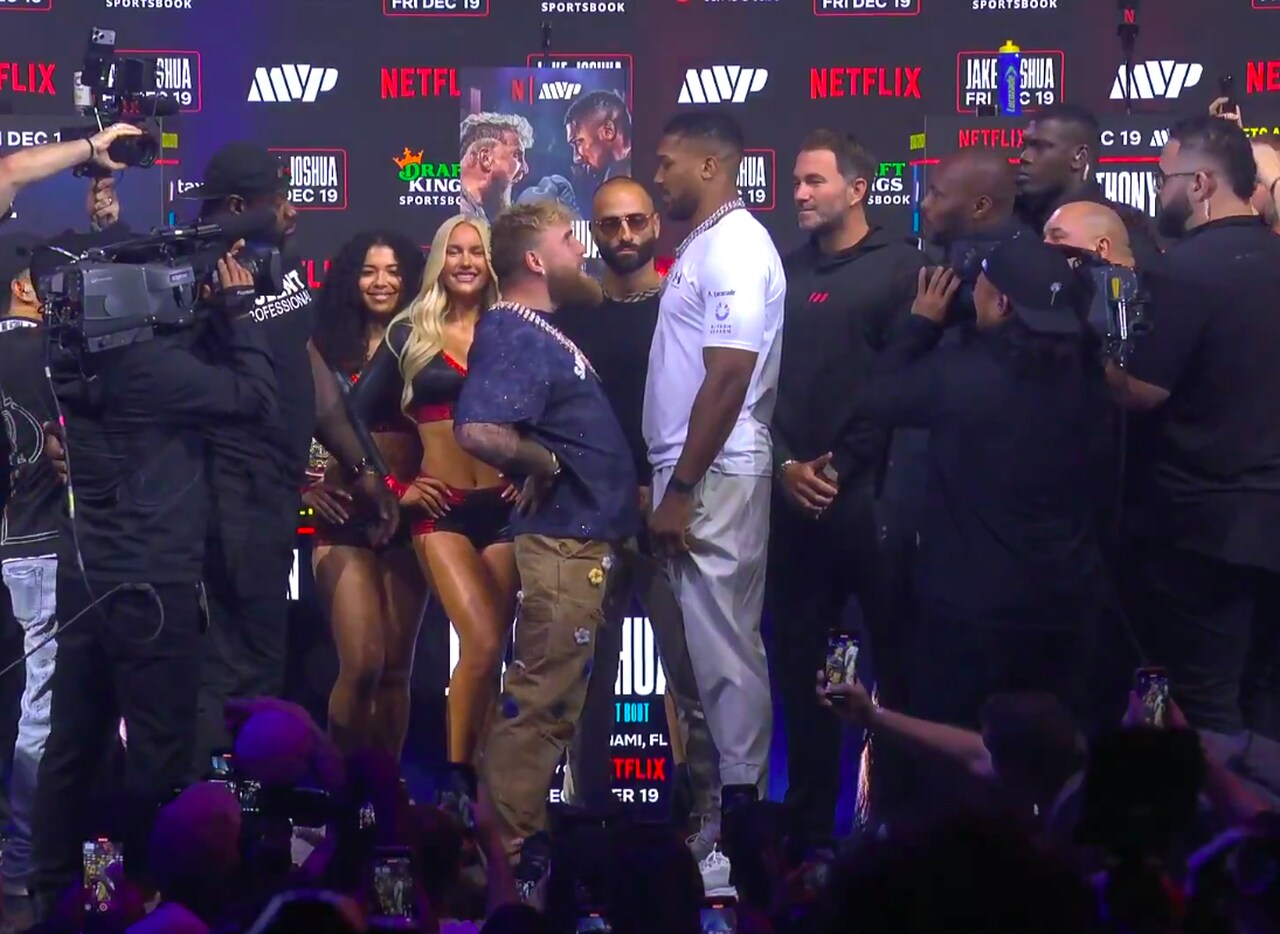 Joshua stanął oko w oko z Paulem na ceremonii ważenia. Ależ dysproporcja! [WIDEO]