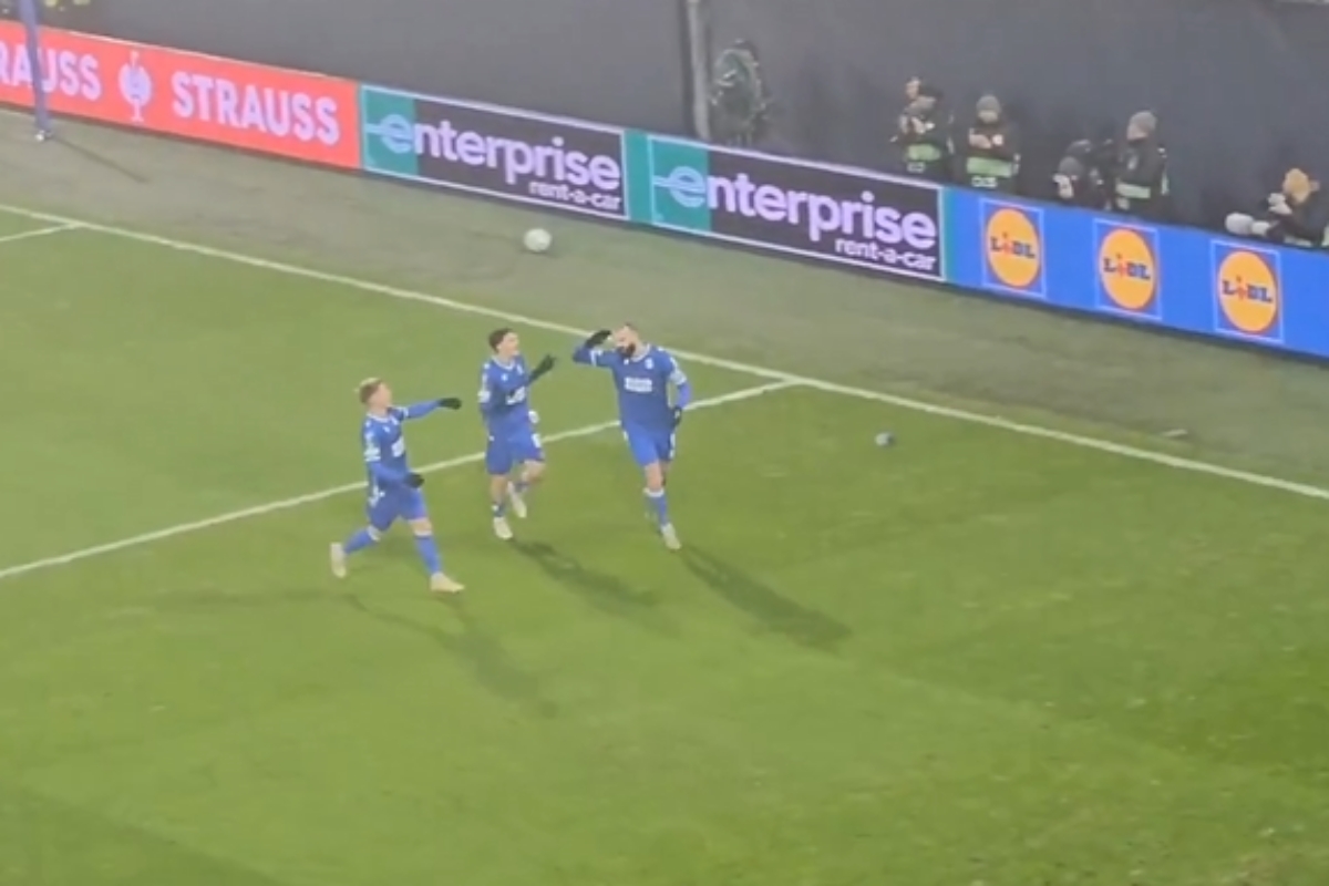 Czescy kibice nie wytrzymali po golu Lecha. Obrzucili Ishaka śmieciami [WIDEO]