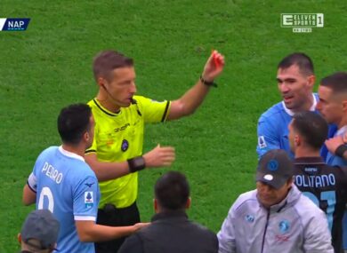 Ależ awantura w meczu Napoli! Sędzia pokazał trzy czerwone kartki! [WIDEO]