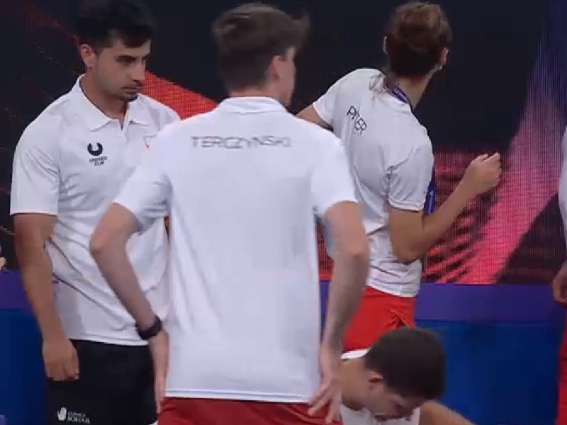 Hurkacz wrócił na kort! Ważne zwycięstwo, 84 minuty i koniec [WIDEO]