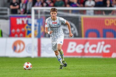 18-letni Polak może trafić do uczestnika Ligi Mistrzów! To byłaby niespodzianka