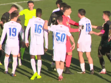 Bójka w sparingu polskiego zespołu, posypały się czerwone kartki! [WIDEO]