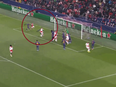 Sensacja w Pradze! Tak padł gol dla Slavii, Barcelona w szoku [WIDEO]