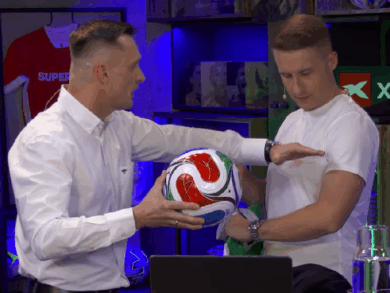 Przybył wyjaśnia! Wtedy zagranie ręką jest nieprzepisowe [WIDEO]